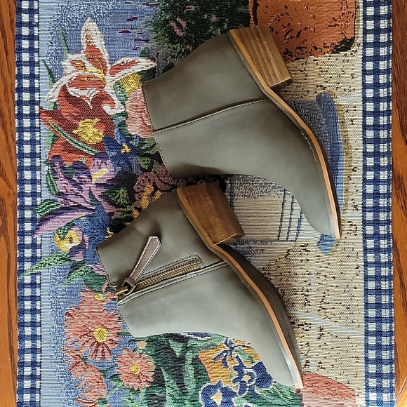 Harper Canyon Other - New  Girl's Harper Canyon Brown/Grey Boots sz 11 Medium NWOT